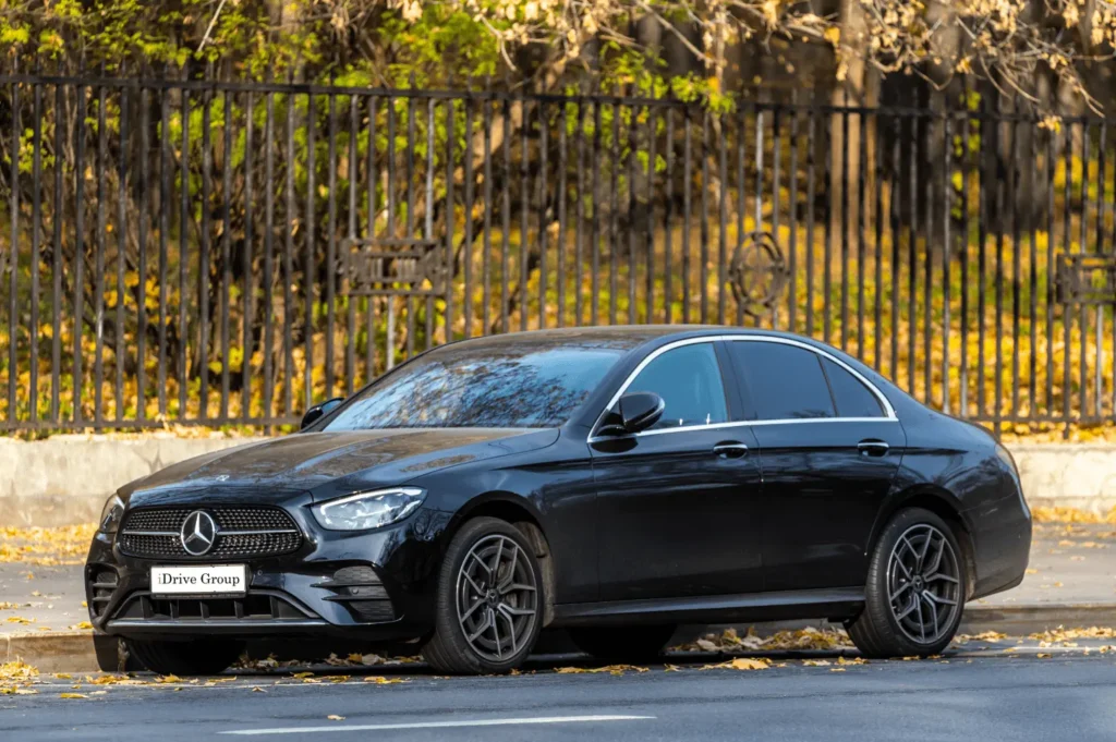 Mercedes E-Class business saloon used for executive chauffeur hire and airport transfers in Ireland